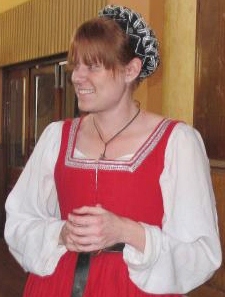 This headwear can be worn on its own (Ceara at Rowany Yule 2011).