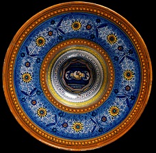 ‘Dish’ from Faenza (Italy), circa 1490-1510. Victoria and Albert Museum, 2013 (museum number 1767-1855).